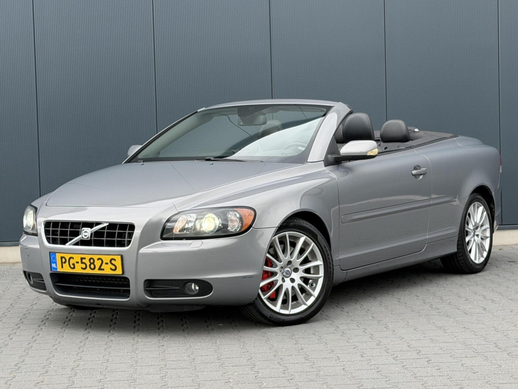 Volvo C70 Convertible 2.4 D5 Summum Leder - Xenon - Goed Ond, Auto's, C70, Gebruikt, Zwart, 197 €/maand