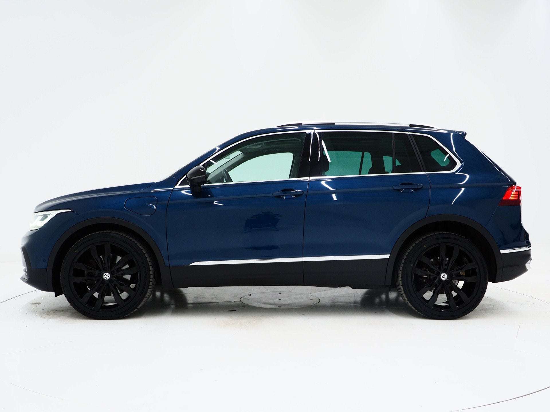 Volkswagen Tiguan 1.4 TSI eHybrid Elegance | Panoramadak | T, 1716 kg, Gebruikt, Zwart, 4 cilinders