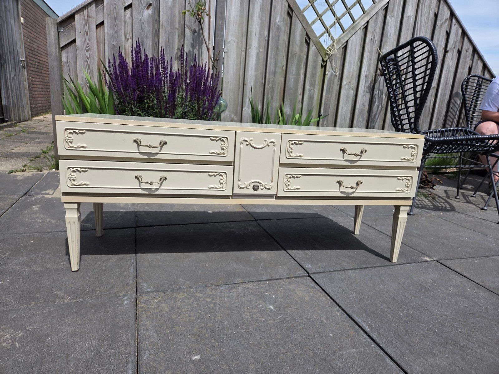 Vintage dressoir met sierlijke details, Huis en Inrichting, Kasten | Dressoirs, Ophalen, Gebruikt, 150 tot 200 cm, Vintage, Klassiek, Barok