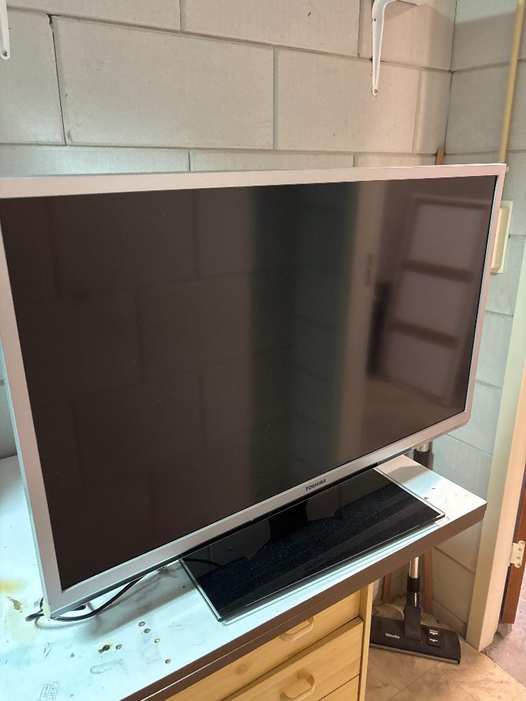 Toshiba tv, Audio, Tv en Foto, Televisies, Ophalen, 50 Hz, 100 cm of meer, Gebruikt