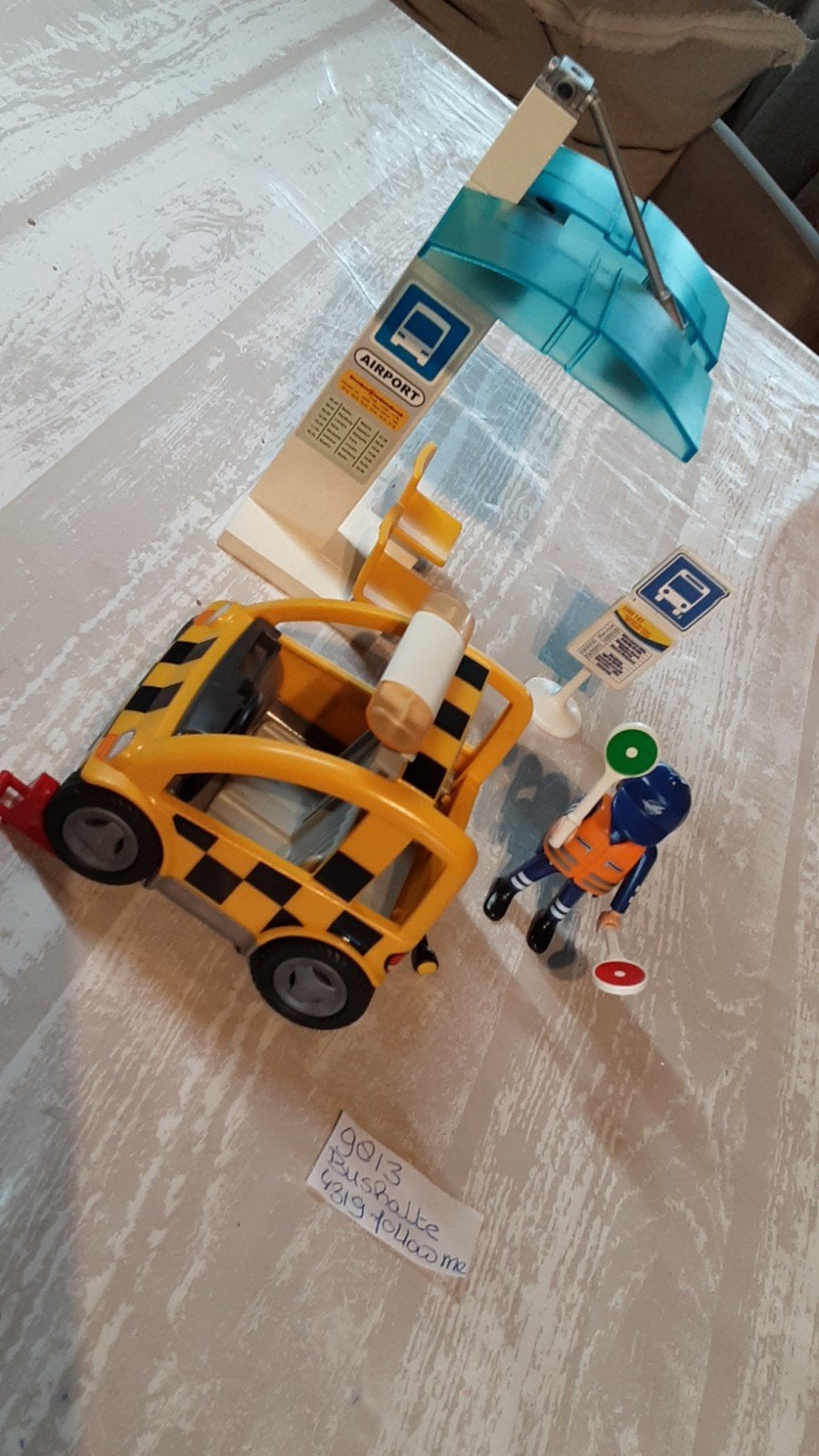 9813 bushalte en mini auto, Kinderen en Baby's, Speelgoed | Playmobil, Complete set, Voertuig, Ophalen of Verzenden, Zo goed als nieuw
