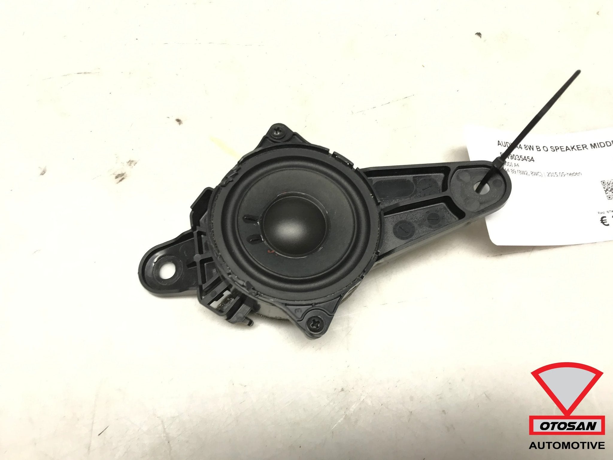 Audi A4 8W B&O Bang & Olufsen Speaker Middentoon 8W9035454, Gebruikt, AUDI AG, Auto-Union-Strasse 1
85045  Ingolstadt, DE, Kundenbetreuung@audi.de