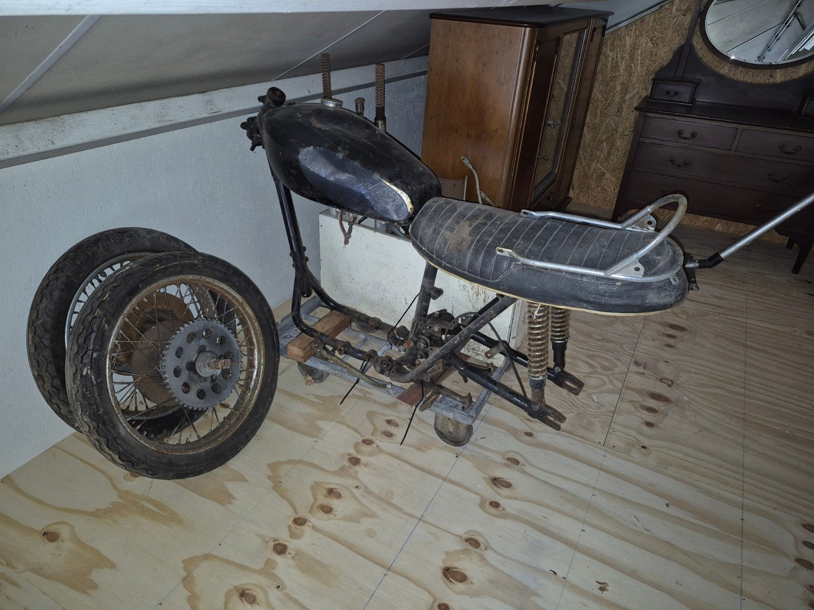 mooi project,triumph trident T160.rob north slippery sam, Motoren, Ophalen, Nieuw