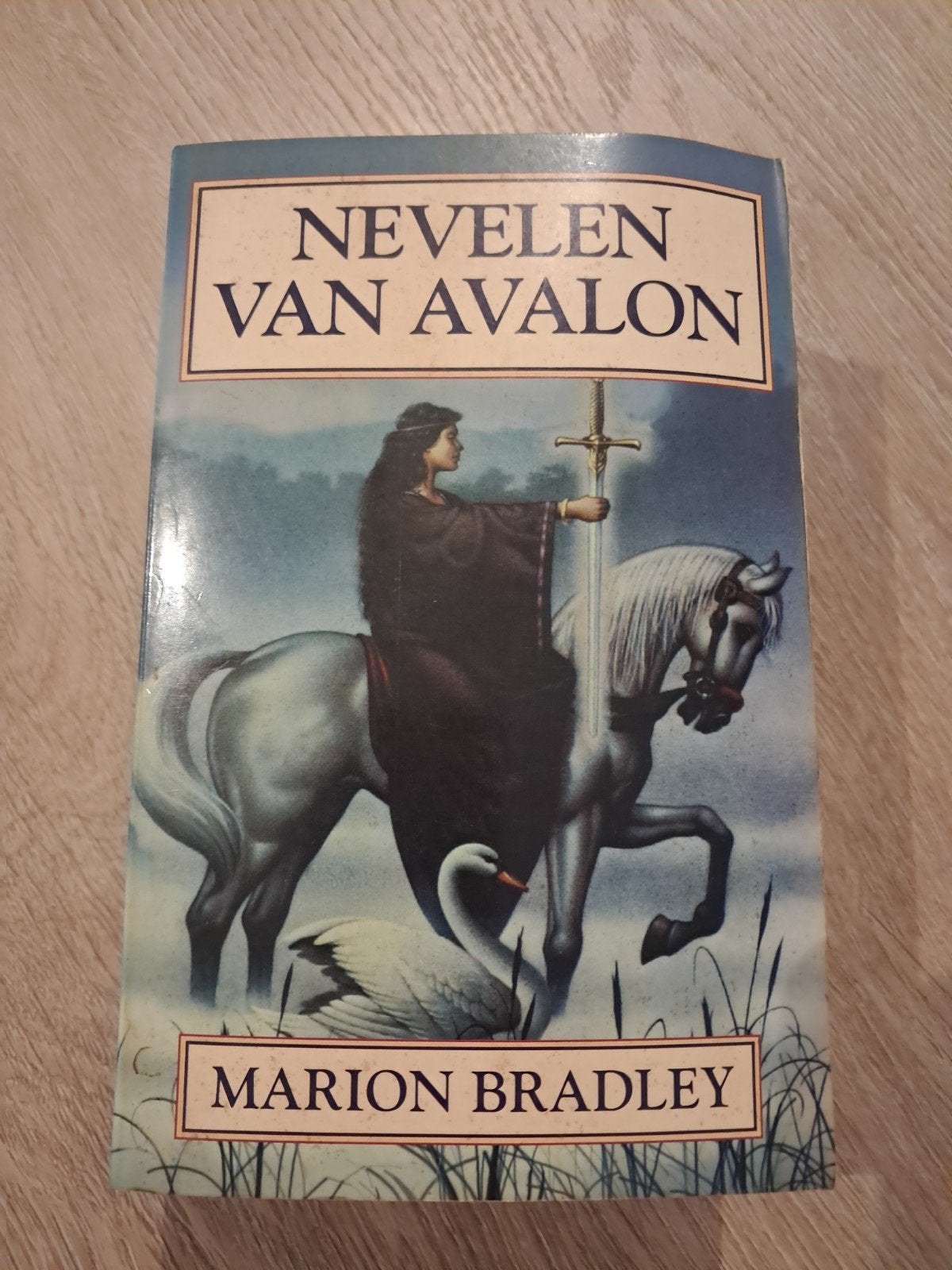 Z: Nevelen van Avalon - Marion Bradley, Ophalen of Verzenden