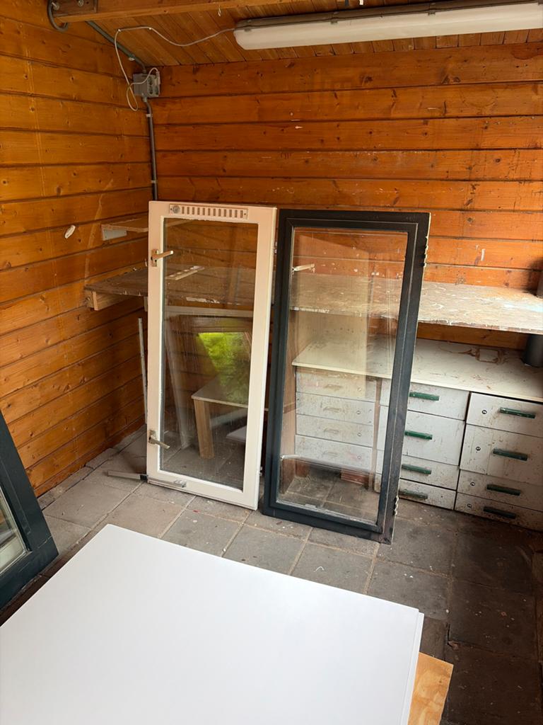 Gratis -Twee gebruikte gevelramen met dubbelglas, Doe-het-zelf en Verbouw, Glas en Ramen, Gevelraam of Ruit, 80 tot 120 cm, Zo goed als nieuw