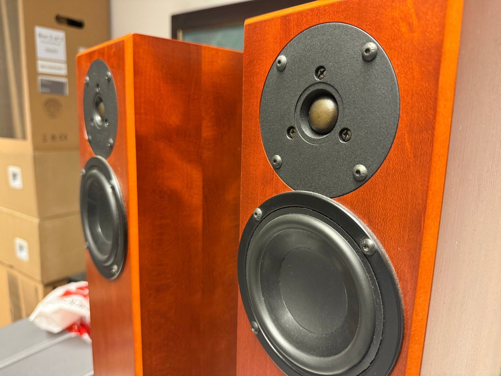 Totem Arro Cherry Luidsprekers, Ophalen, Zo goed als nieuw, 60 tot 120 watt, Overige merken