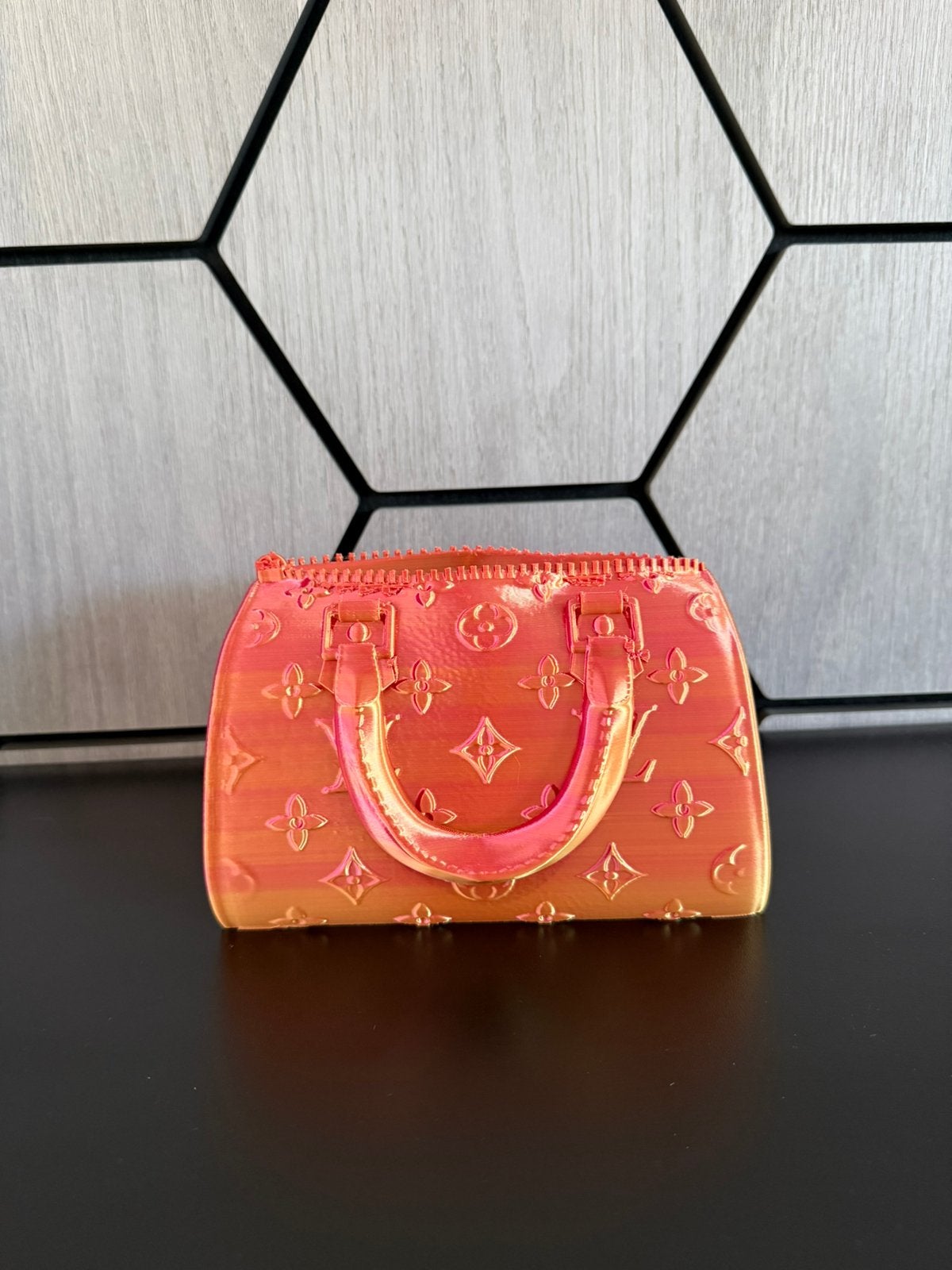 3D Handtas Beeld | Louis Vuitton | Decoratie | Meerkleurig |, Nieuw, Minder dan 50 cm, Ophalen of Verzenden, 5 – 50
