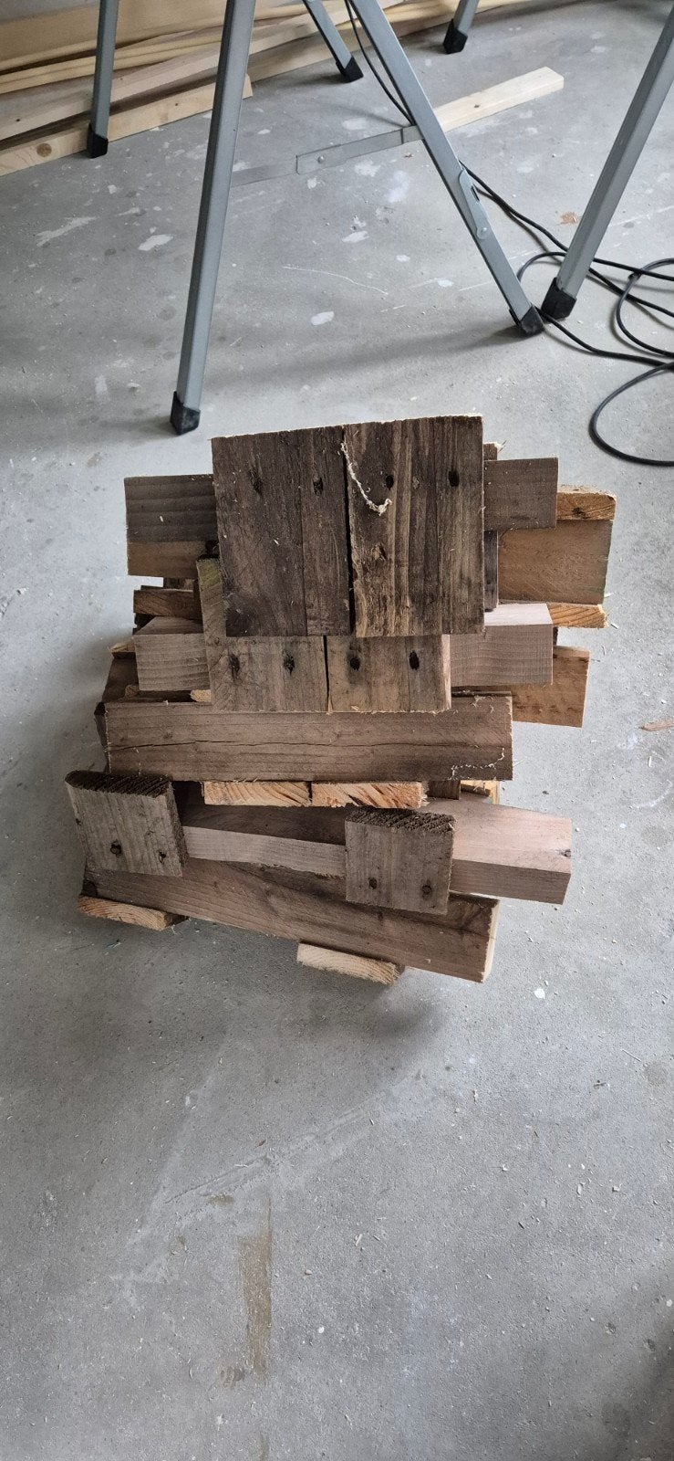 Gratis brandhout: Palletresten, Minder dan 3 m³, Ophalen, Overige houtsoorten, Blokken