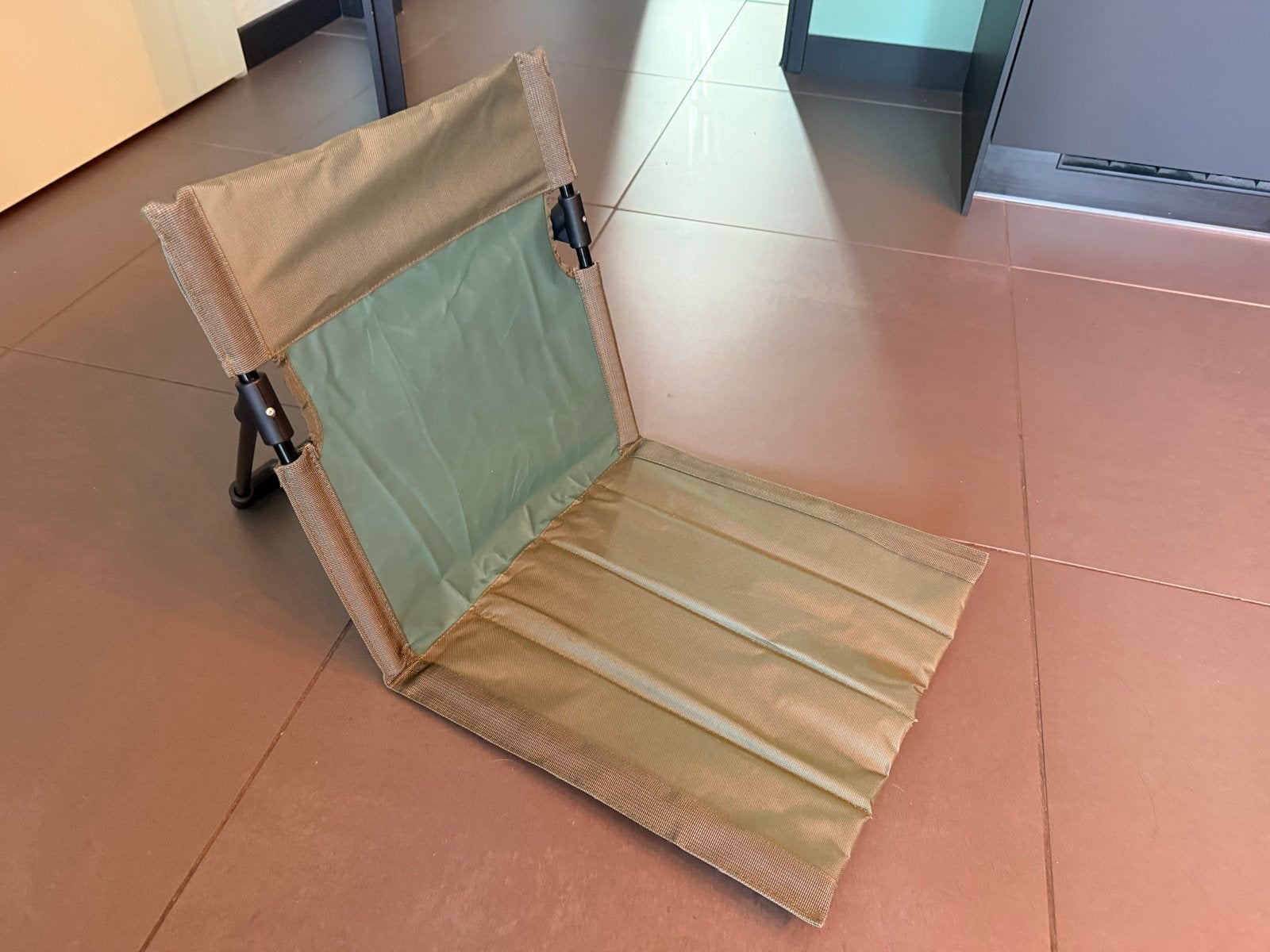 Opvouwbaar strandstoeltje / zitmatje met rugleuning, Ophalen of Verzenden, Nieuw