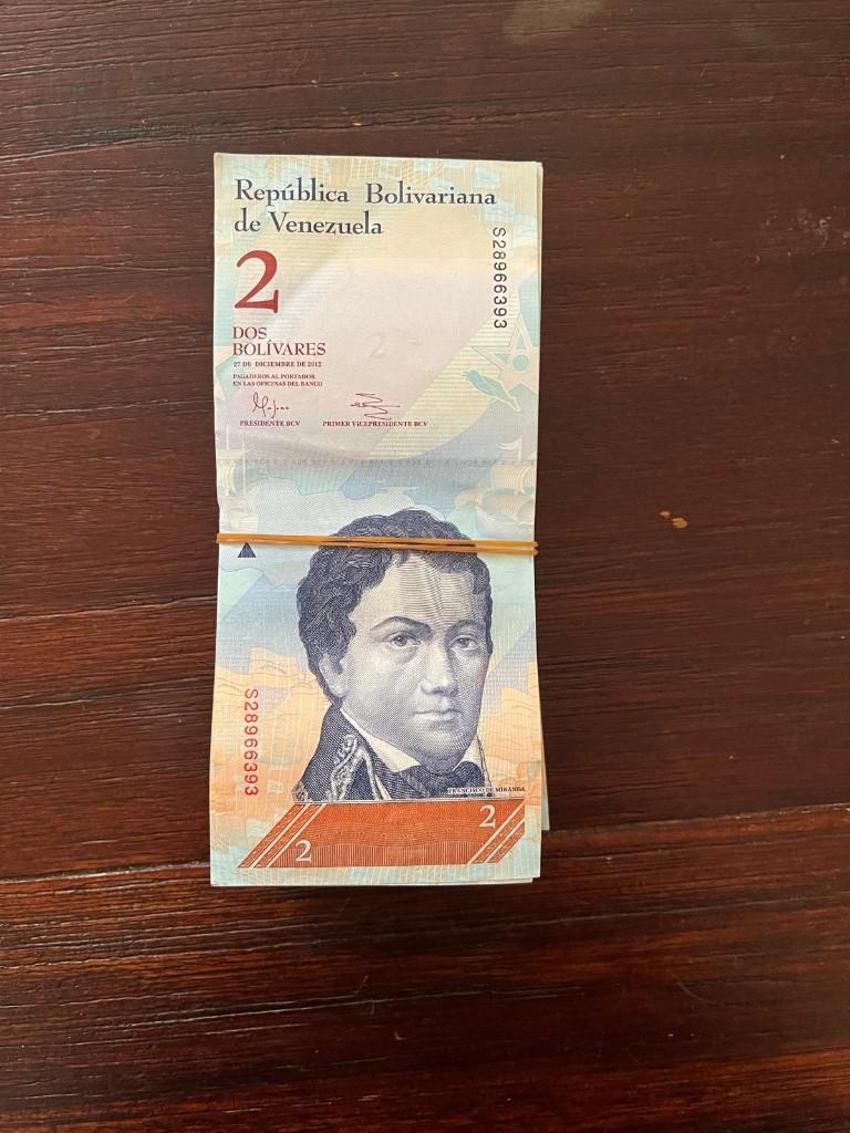 2 Bolivares Venezuela 200 Biljetten, Ophalen of Verzenden, Zuid-Amerika, Setje