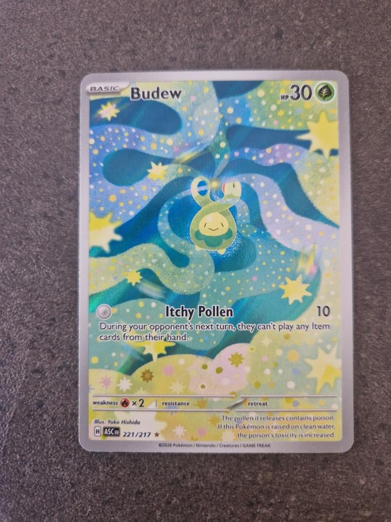 Budew 221/217 Pokémon kaart (Full art en foil), Ophalen of Verzenden, Zo goed als nieuw, Losse kaart, Foil