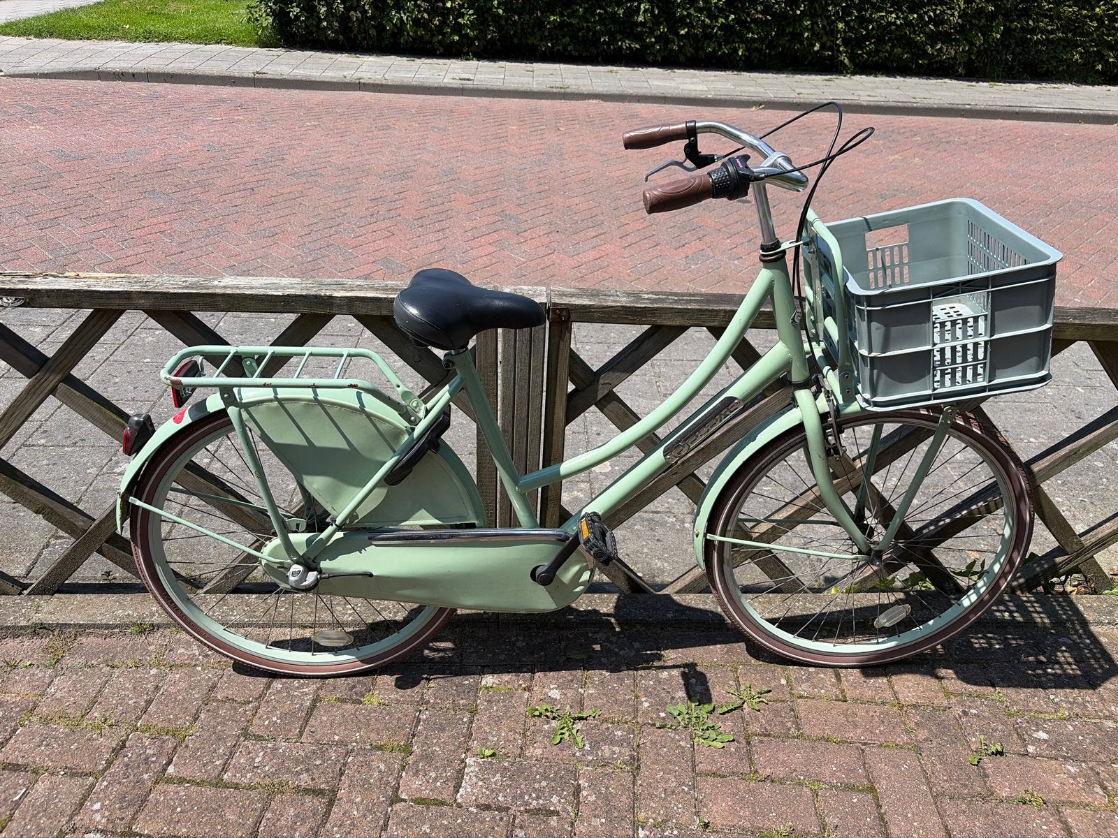 Groene transportfiets met voordrager en mand, Fietsen en Brommers, Gebruikt, Versnellingen, 50 tot 53 cm, Trommelrem
