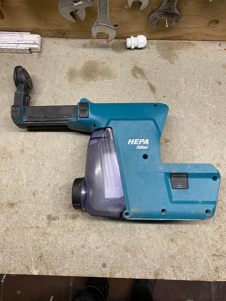 Makita DX06 stofzuiger past op de DHR242 combihamer, Doe-het-zelf en Verbouw, Gereedschap | Boormachines, Ophalen, Gebruikt, Boor- en/of Breekhamer