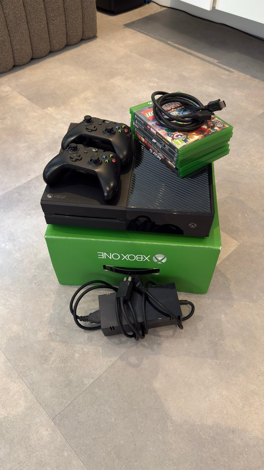 Xbox One 500 GB met 2 controllers en 6 games, Verzenden, Xbox One, Met 2 controllers, 500 GB