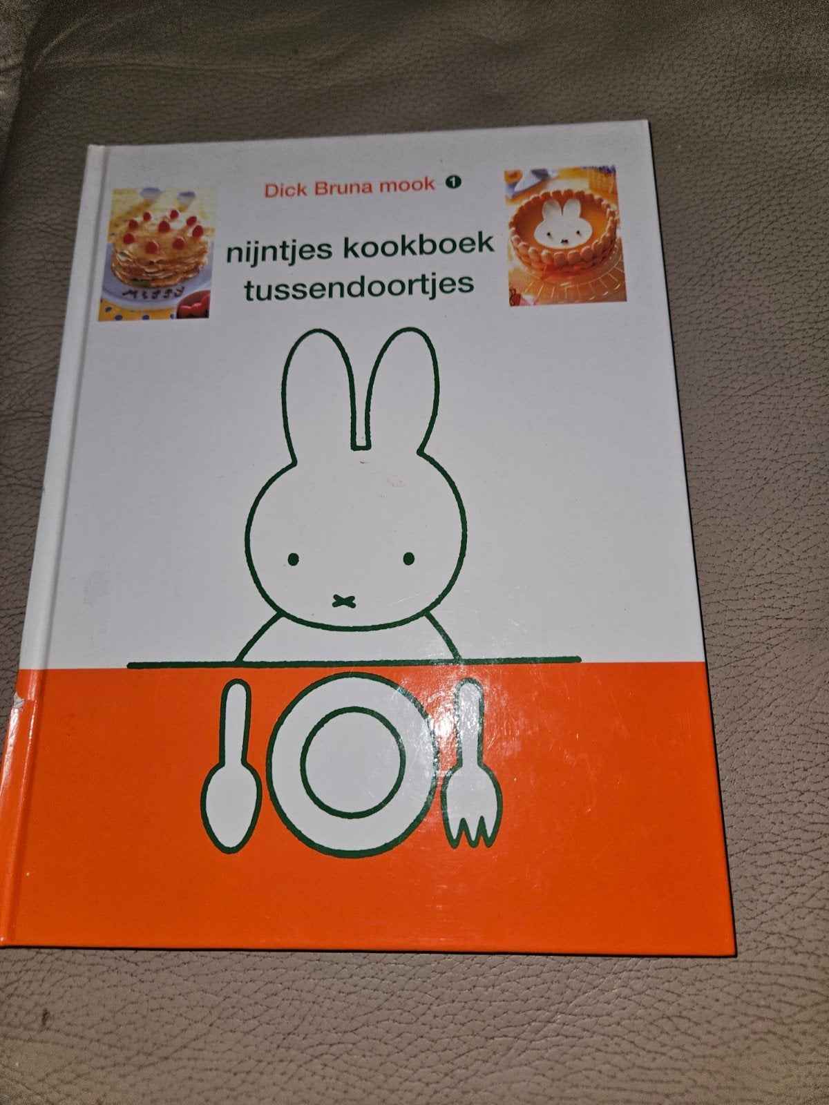 Nijntjes kookboek tussendoortjes - Dick Bruna, Boeken, Kookboeken, Taart, Gebak en Desserts, Ophalen of Verzenden, Zo goed als nieuw