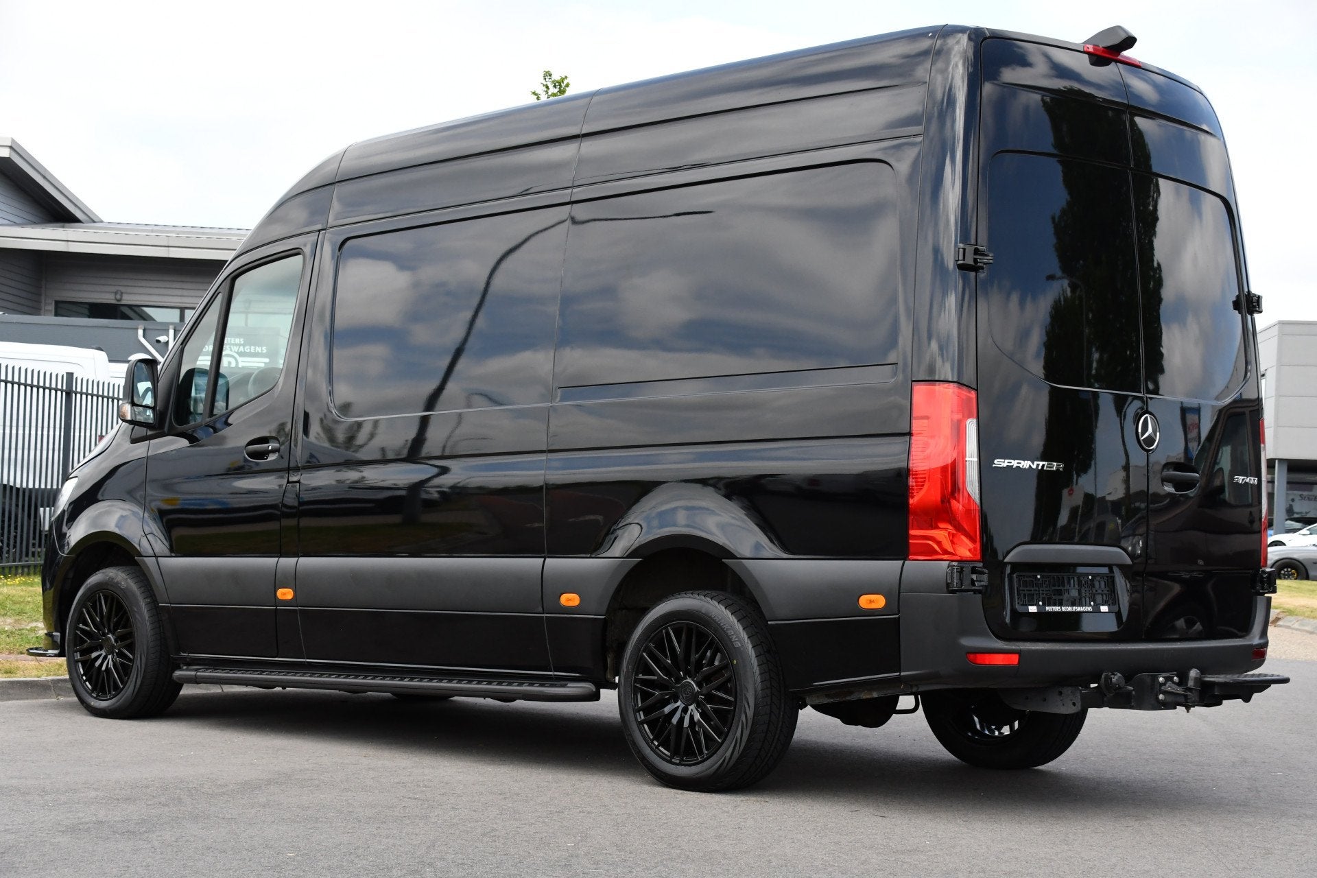 Mercedes-Benz Sprinter 317 1.9 CDI L2H2 RWD AMG Black Editio, Auto's, Automaat, Gebruikt, Start-stop-systeem, 4 cilinders