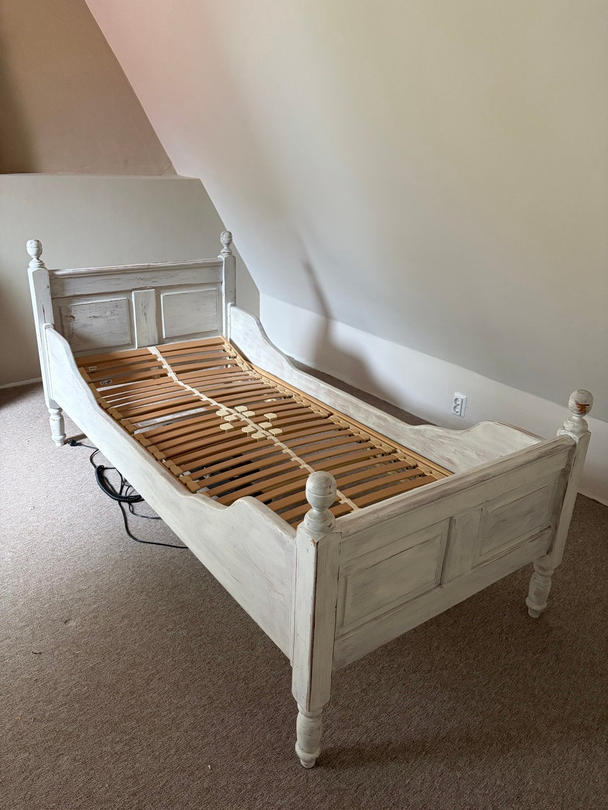 Eenpersoonsbed 90x200 met electrische lattenbodem - Wit hout, Huis en Inrichting, Ophalen, 90 cm, Eenpersoons, Wit