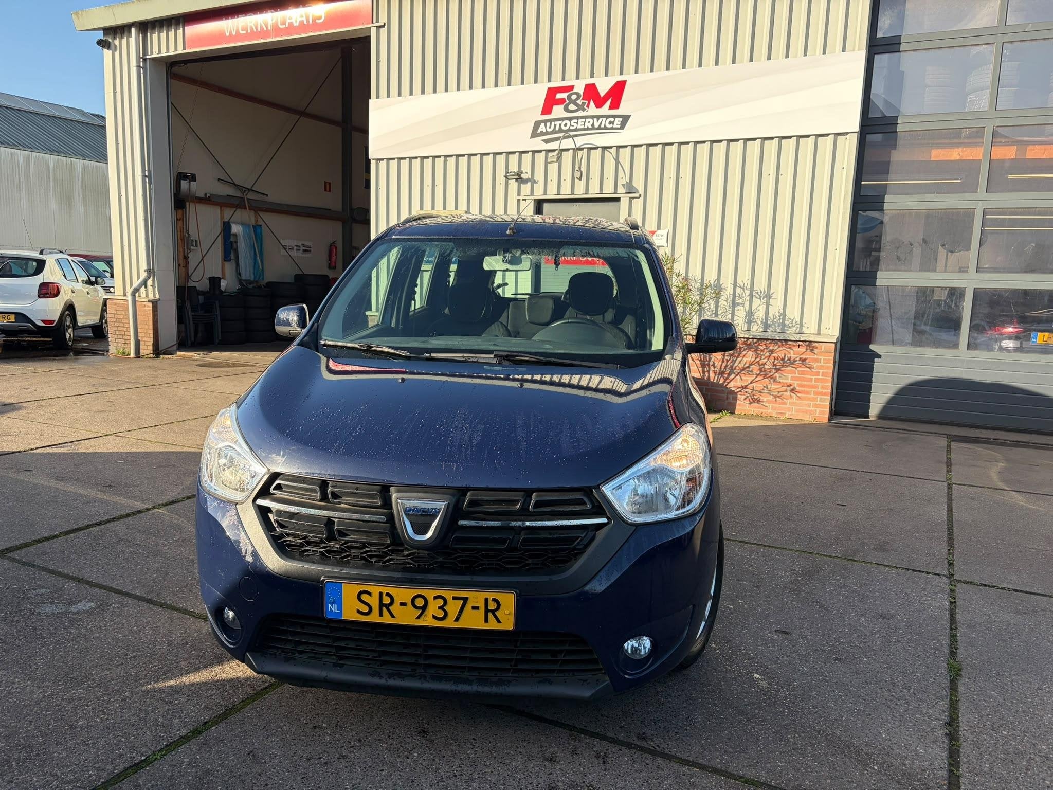 Dacia Lodgy 1.2 TCe Lauréate 5p. Airco, cruise, trekhaak, Auto's, Voorwielaandrijving, Stof, Euro 6, Blauw