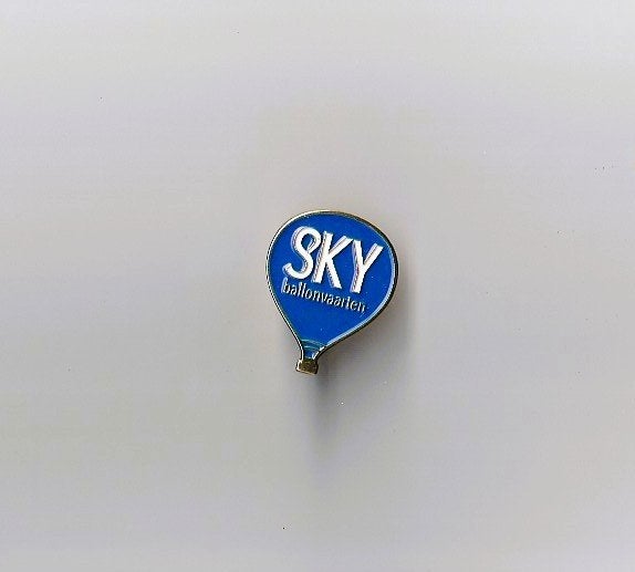 volmetaal knop pin SKY ballonvaarten, Verzamelen, Ophalen of Verzenden, Nieuw, Overige onderwerpen, Speldje of Pin