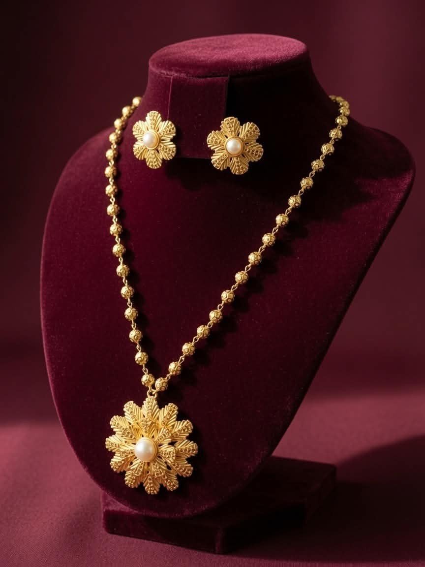 24k Vergulde Ketting met Bloem Hanger - 56cm, Met hanger, Nieuw, Ophalen of Verzenden, Goud