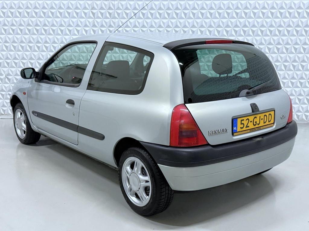 Renault Clio 1.2 RN in nette/verzorgde staat! 186.000km (200, Auto's, Voorwielaandrijving, Metallic lak, Gebruikt, 31 €/maand