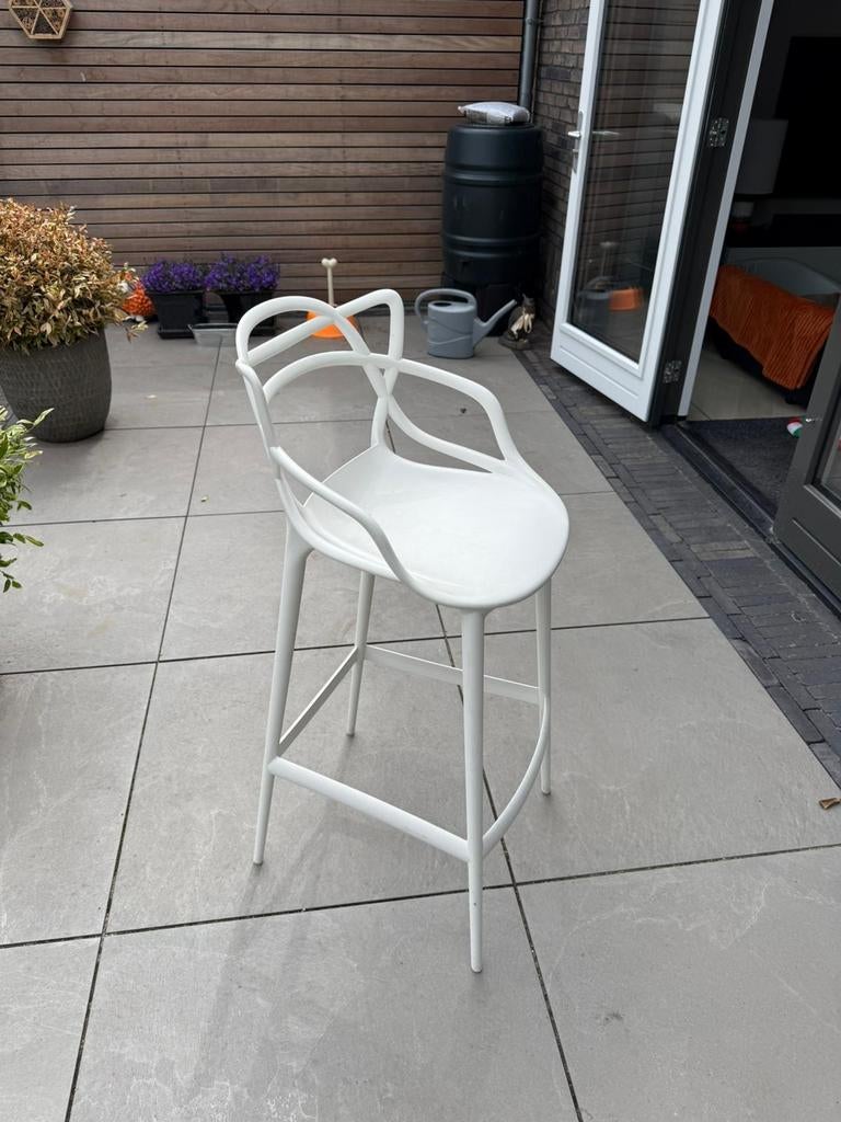 Barkruk Kartell wit, Huis en Inrichting, Barkrukken, Zo goed als nieuw, 60 tot 90 cm, 1 kruk, Ophalen