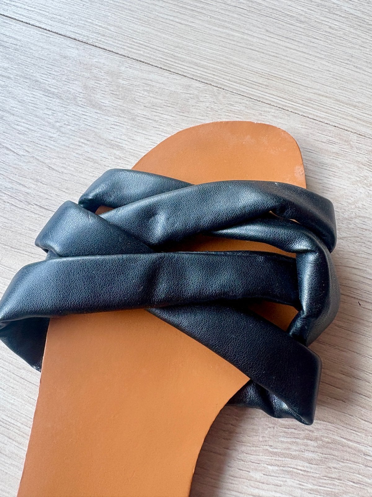 Loavies zwarte slippers maat 38, Kleding | Dames, Schoenen, Ophalen of Verzenden, Zo goed als nieuw, Zwart, Slippers