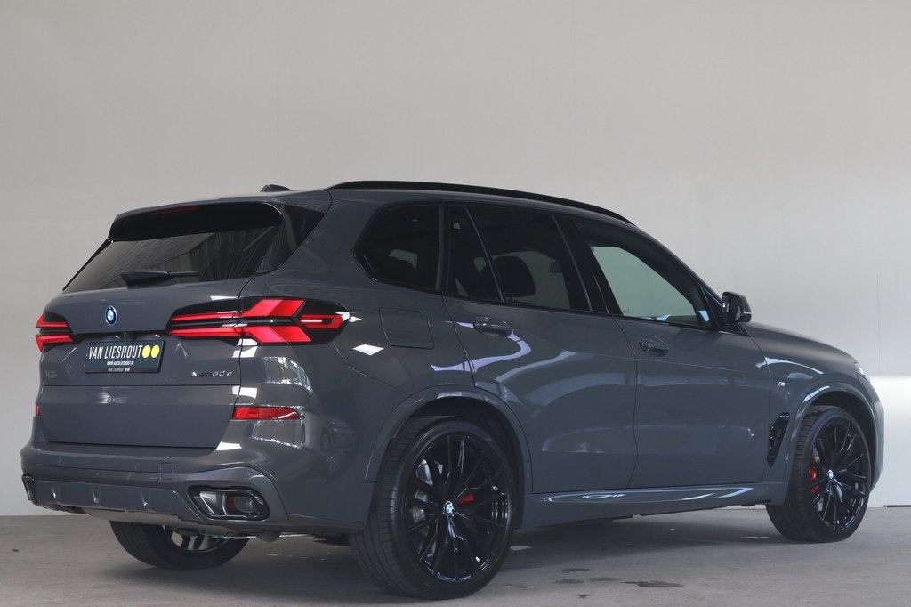 BMW X5 xDrive50e M-Sport Pro Stoel Koel+Mass I Swarovski I I, Auto's, Automaat, Gebruikt, X5, 2395 kg