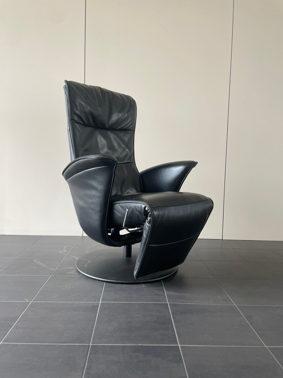 Nette zwarte leren relax fauteuil / relax stoel, Ophalen, Minder dan 75 cm, 50 tot 75 cm, A