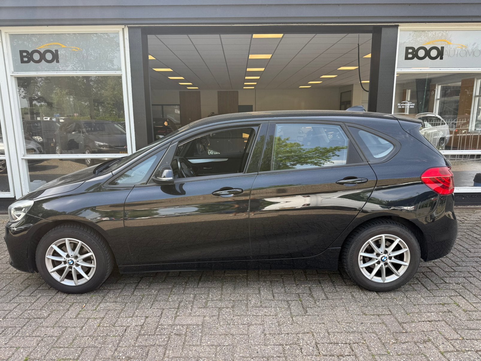 BMW 2-Serie Active Tourer 218d 150pk Clima navi camera, Auto's, Voorwielaandrijving, Stof, 4 cilinders, Zwart