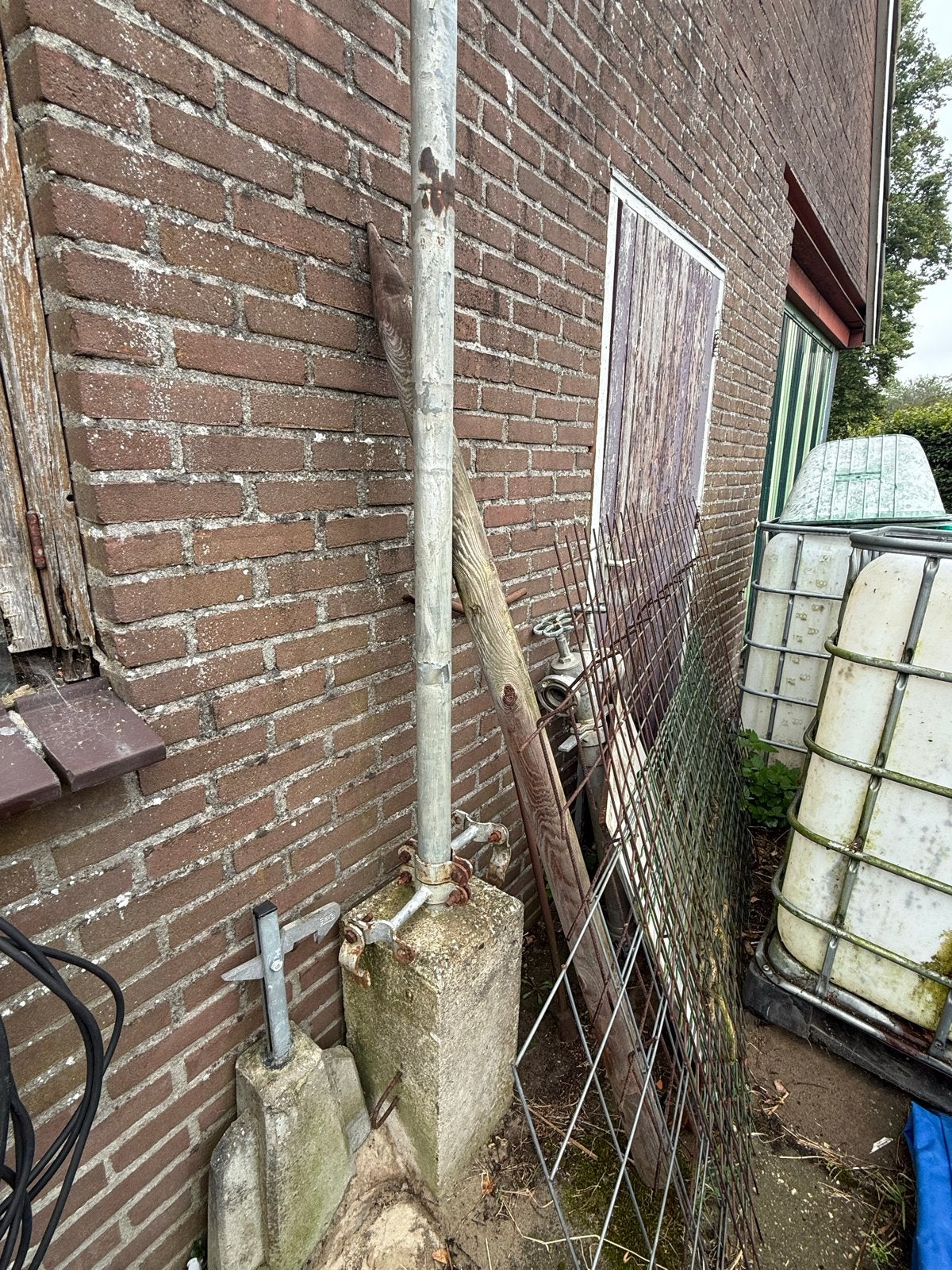 Massieve hekwerkpaal met betonnen voet, Tuin en Terras, Tuinhekken en Hekwerk, Ophalen, Gebruikt, IJzer, Overige typen