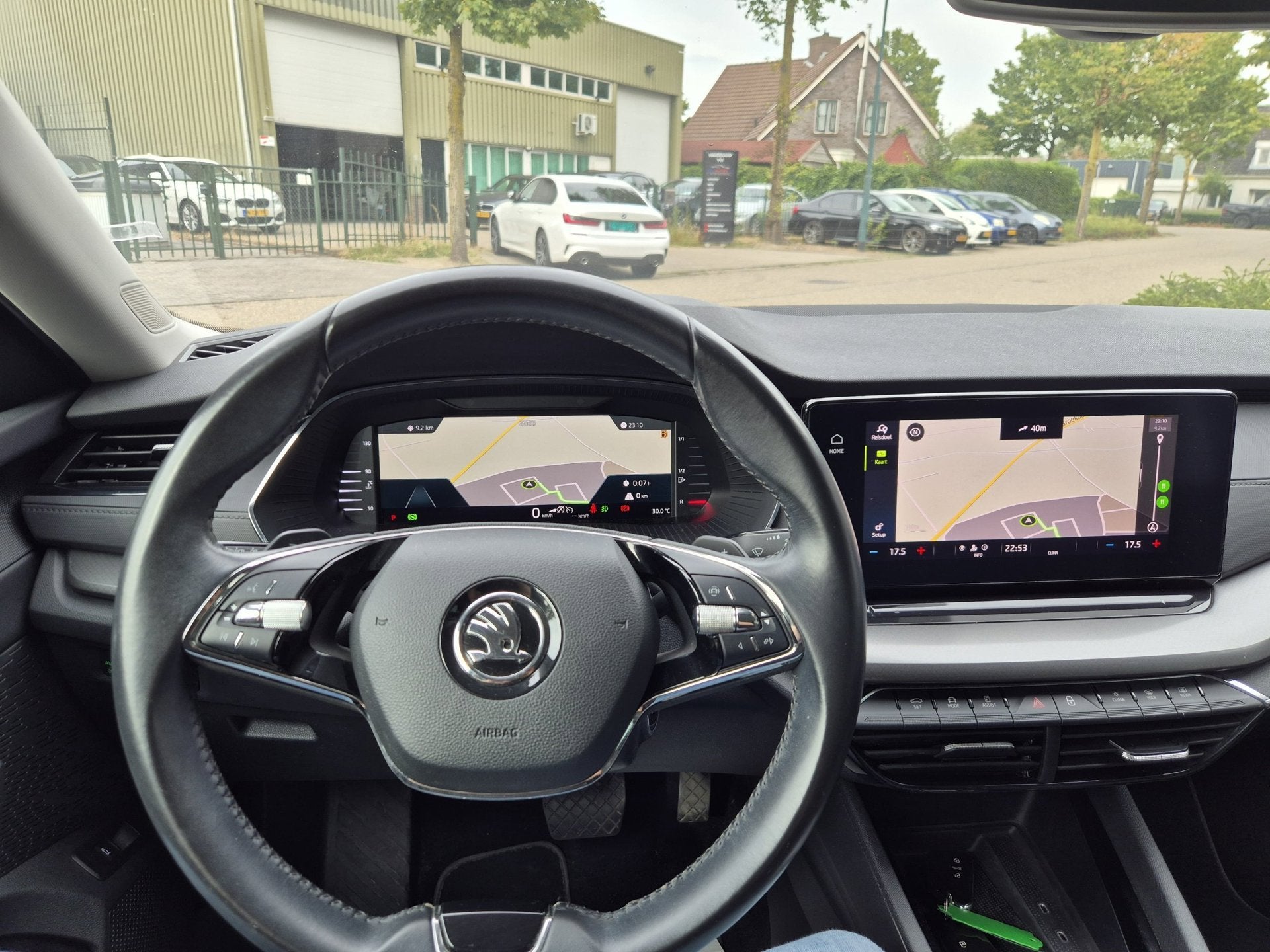 Skoda Octavia Combi e-TSI Business Edition Automaat CarPlay, Auto's, Dealer onderhouden, Stof, Gebruikt, Hybride Elektrisch/Benzine