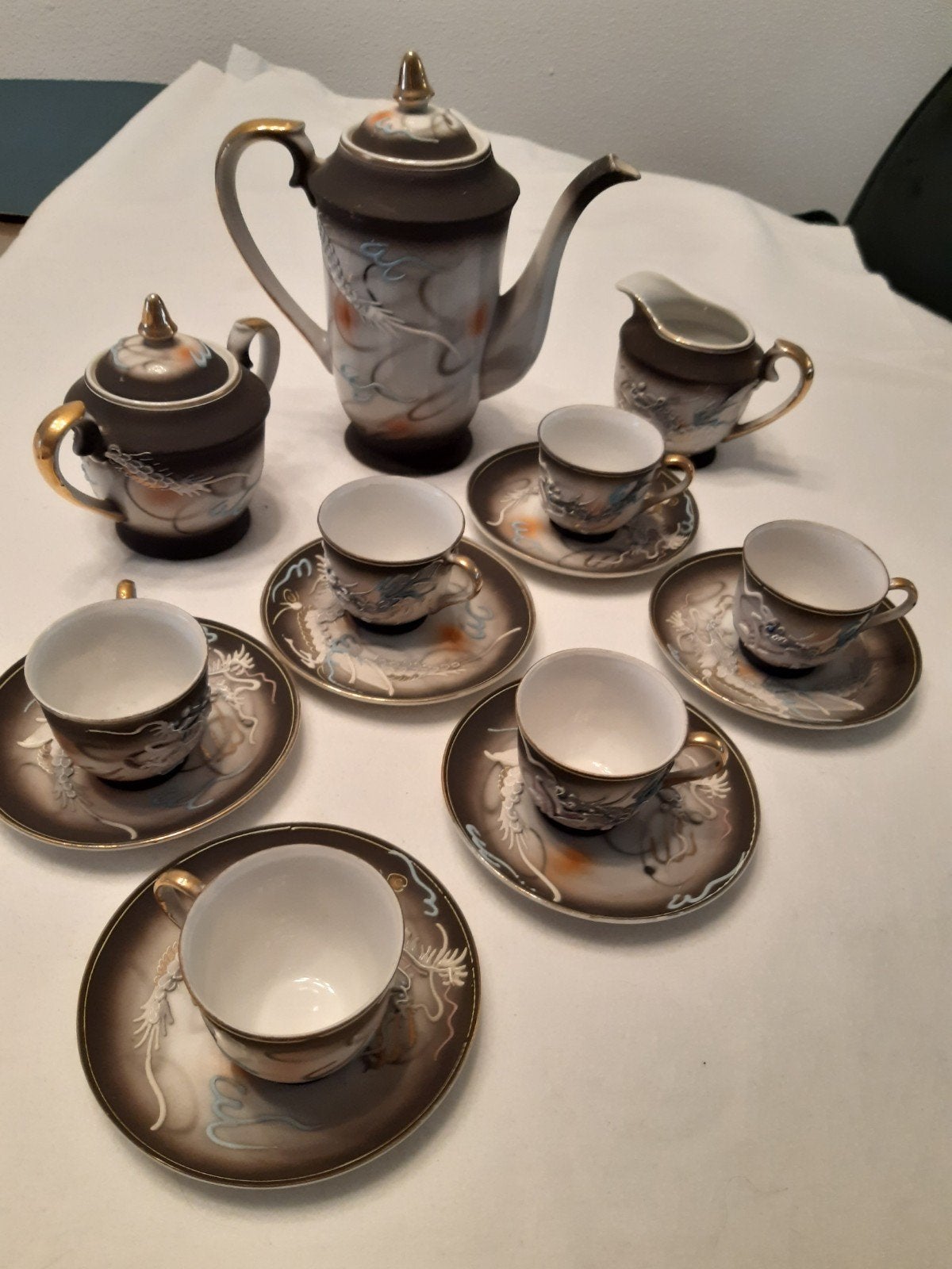 Twee zeer mooie onbeschadigde serviesjes, Antiek en Kunst, Curiosa en Brocante, Ophalen