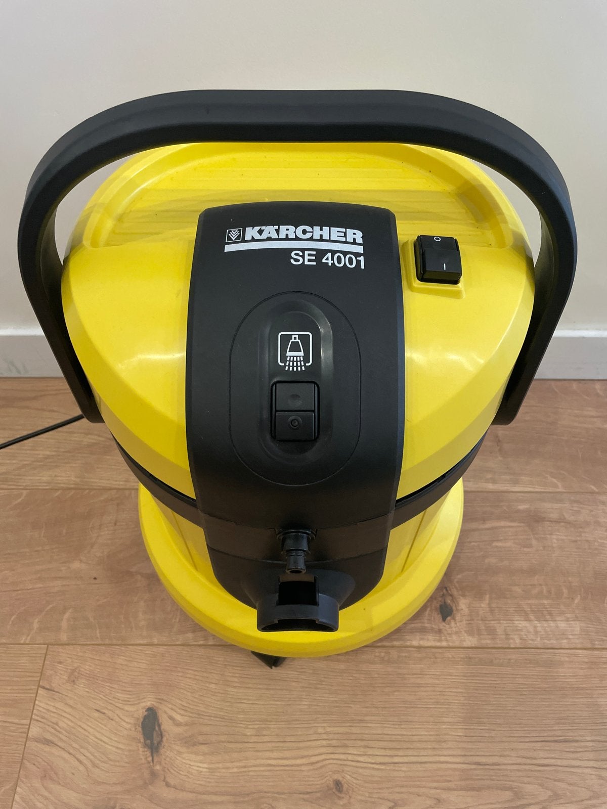 Kärcher SE 4001 Spuitextractiereiniger - Zo goed als nieuw, Kärcher, Zo goed als nieuw, Geschikt voor harde vloeren, Reservoir