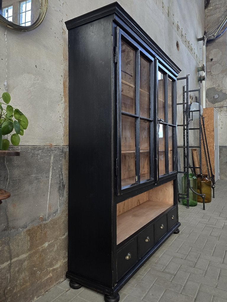 Vintage Houten Vitrinekast Zwart | Grote Vitrine Kast 2, Huis en Inrichting, Gebruikt, Antiek Retro Vintage Brocante Landelijk