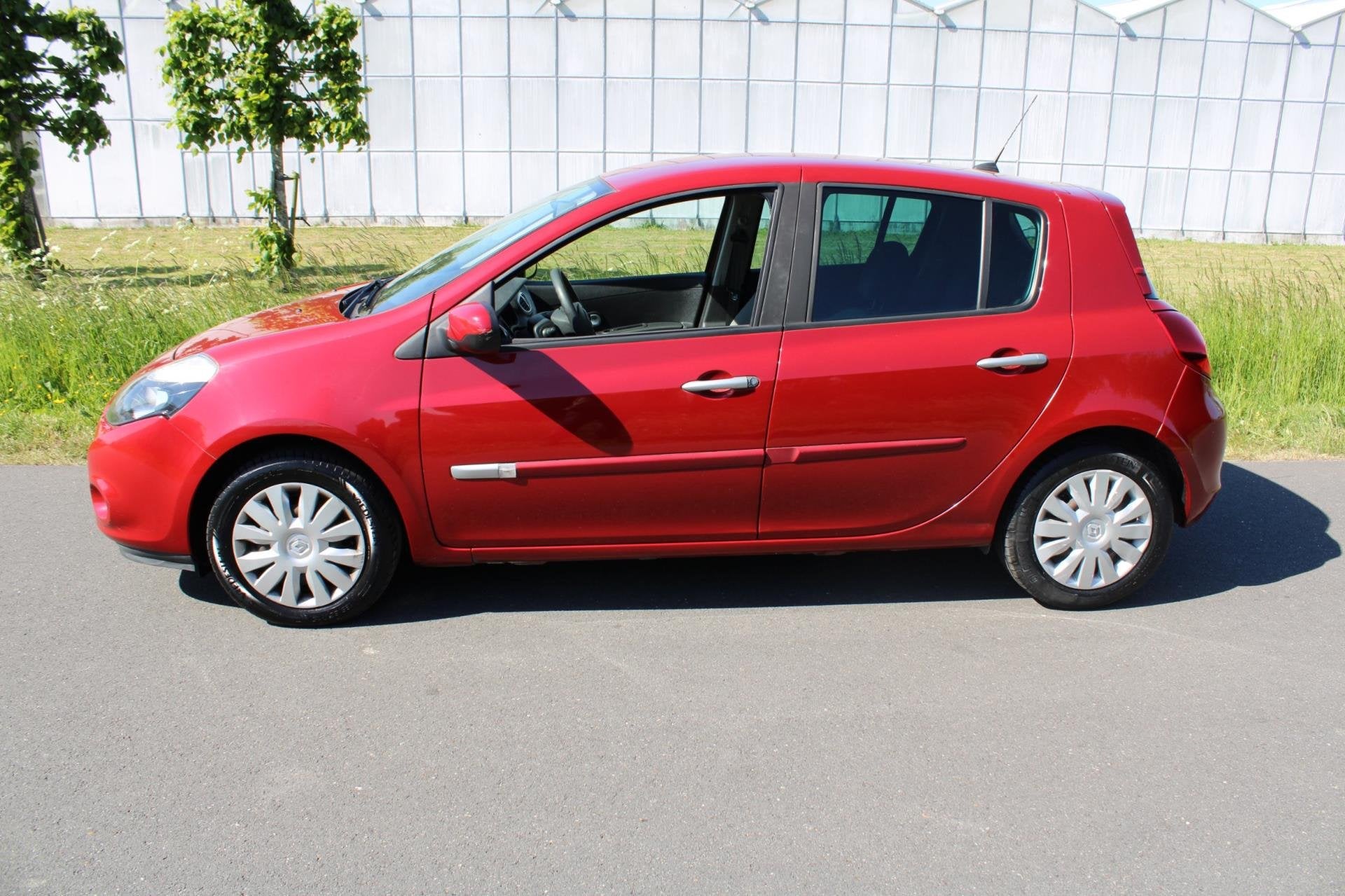 Renault Clio 1.5 dCi Authentique 5 Drs met navigatie en Airc, Voorwielaandrijving, Euro 5, 4 cilinders, Origineel Nederlands