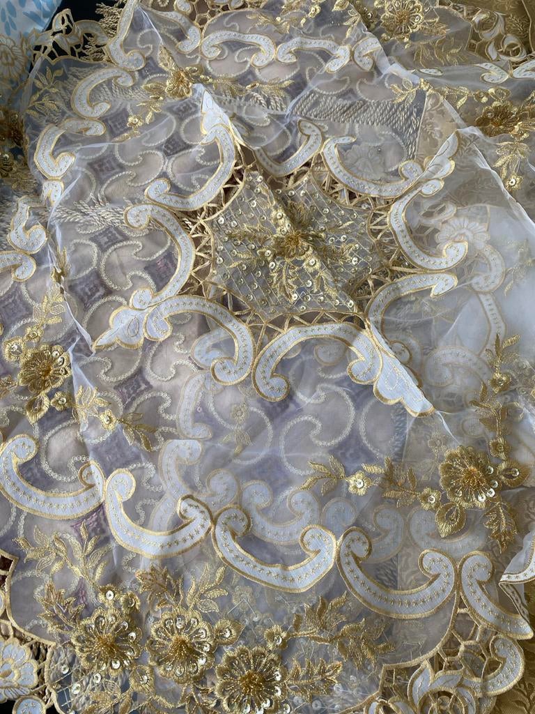 Elegante gouden kanten tafelloper met pailletten, Ophalen of Verzenden, Zo goed als nieuw, Rechthoek, Binnen