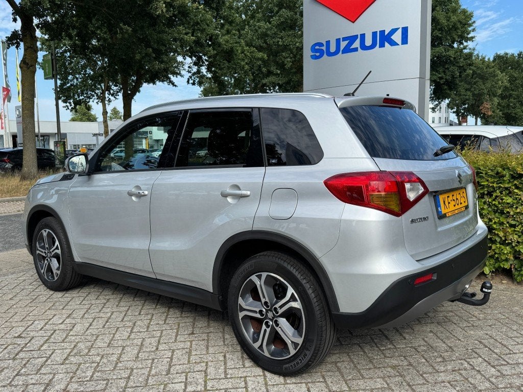 Suzuki VITARA 1.6 High Executive AUTOMAAT Trekhaak/Panoramad, Auto's, Gebruikt, Euro 6, 4 cilinders, 400 kg