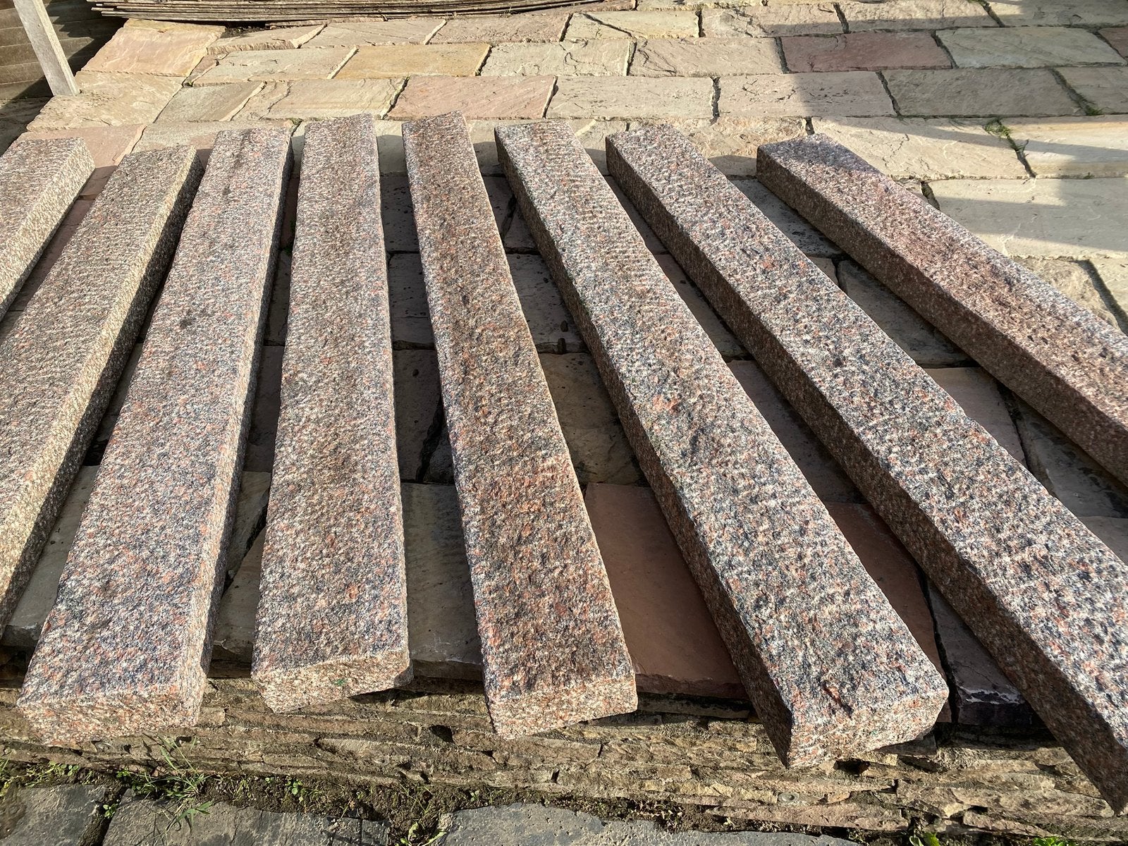 natuursteen bielzen/balken,graniet, 5x lang à2m; 2x kort à1m, Ophalen, Biels, Zo goed als nieuw, Natuursteen