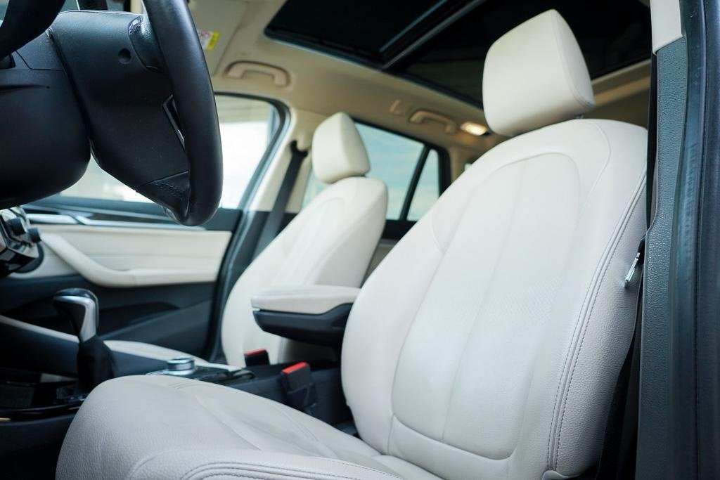 BMW X1 xDrive25e High Executive Edition / Pano / Leder / Har, Gebruikt, Vierwielaandrijving, Hybride Elektrisch/Benzine, 3 cilinders