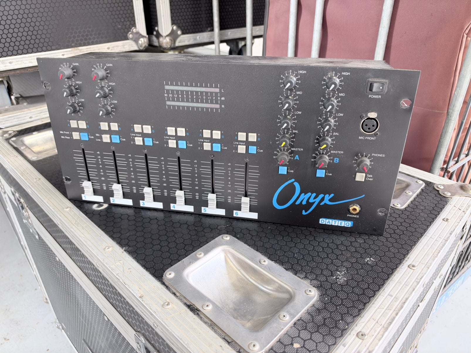 DATEQ Onyx 6-kanaals DJ mixer / mengpaneel – Made in Holland, Muziek en Instrumenten, Ophalen of Verzenden, Zo goed als nieuw