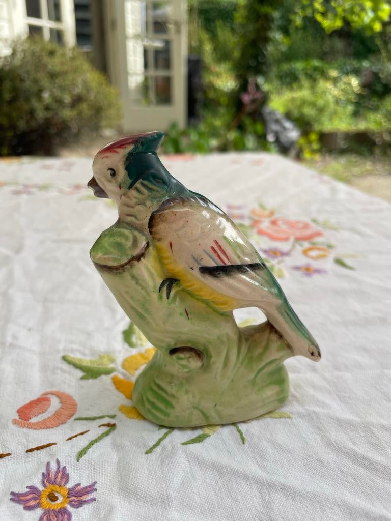 Vintage keramische vogel op tak - Decoratief beeldje, Antiek en Kunst, Ophalen of Verzenden