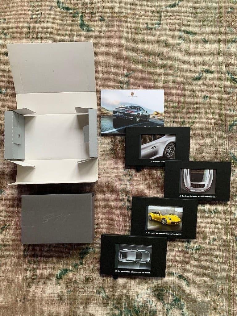 Nederlandse intro box Porsche 911 991 MK2 2015 met brochure, Porsche AG, Nieuw, Ophalen of Verzenden, Porsche