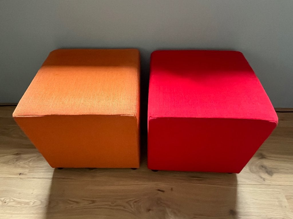 2 Poefs, Ophalen, Minder dan 50 cm, Zo goed als nieuw, Stof