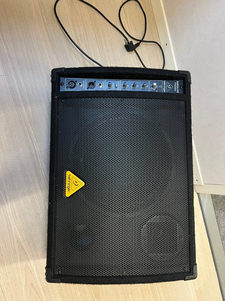 Te koop Behringer's Eurolive F1220A aktieve monitor, Ophalen, Gebruikt, Minder dan 500 watt, Monitor(versterker)
