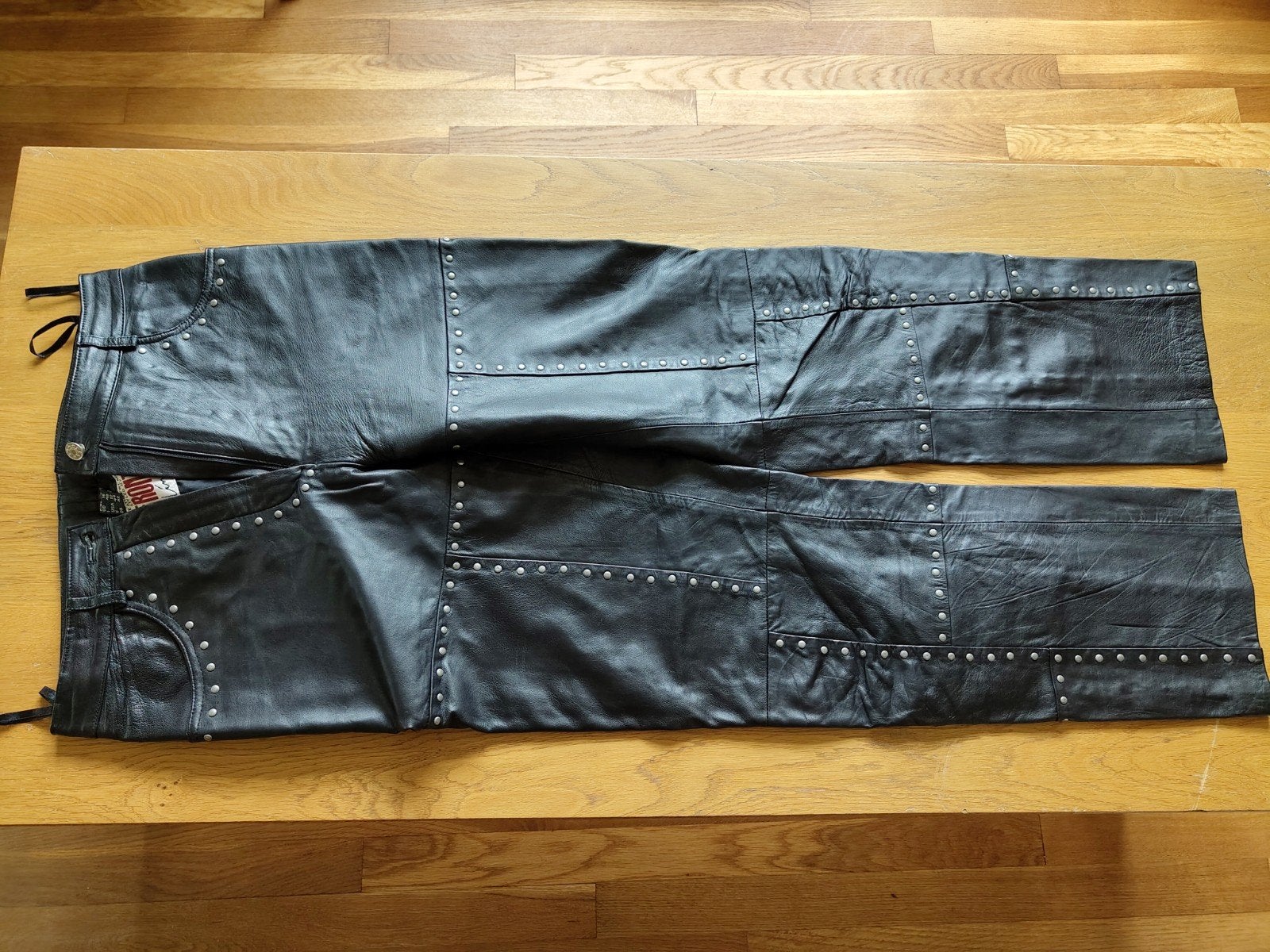 Leren dames broek met metalen knopen maat42, Ophalen of Verzenden, Zo goed als nieuw, Zwart, Lang