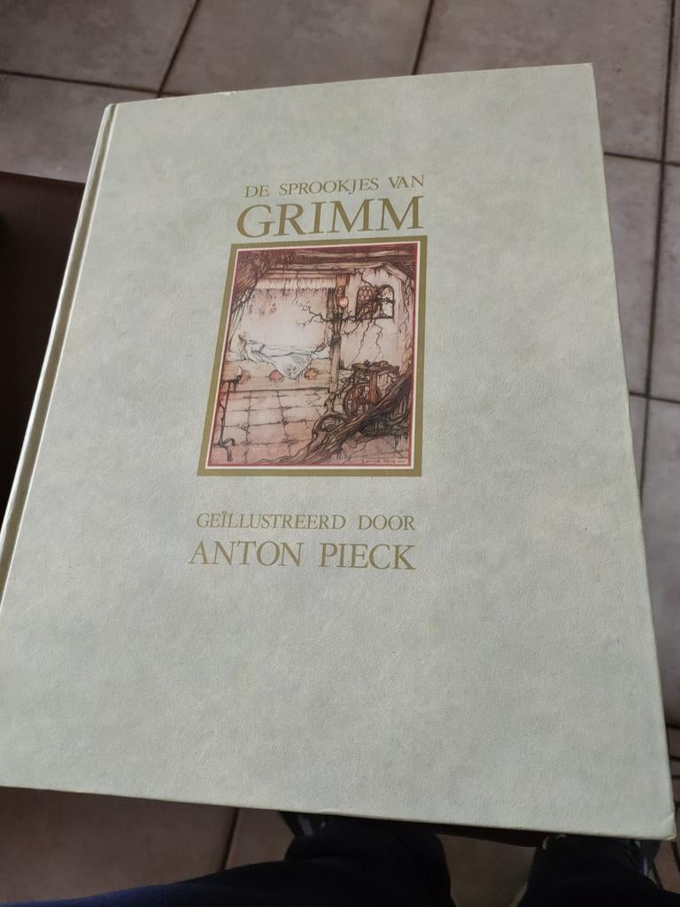 Sprookjes book van Grimm en boekje van Marieke van het rode, Boeken, Sprookjes en Fabels, Ophalen of Verzenden