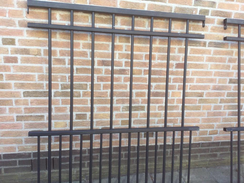 Sierlijk hekwerk gegalvaniseerd en gecoat kleur zwart, Tuin en Terras, Ophalen of Verzenden, Zo goed als nieuw, IJzer, Spijlenhekwerk