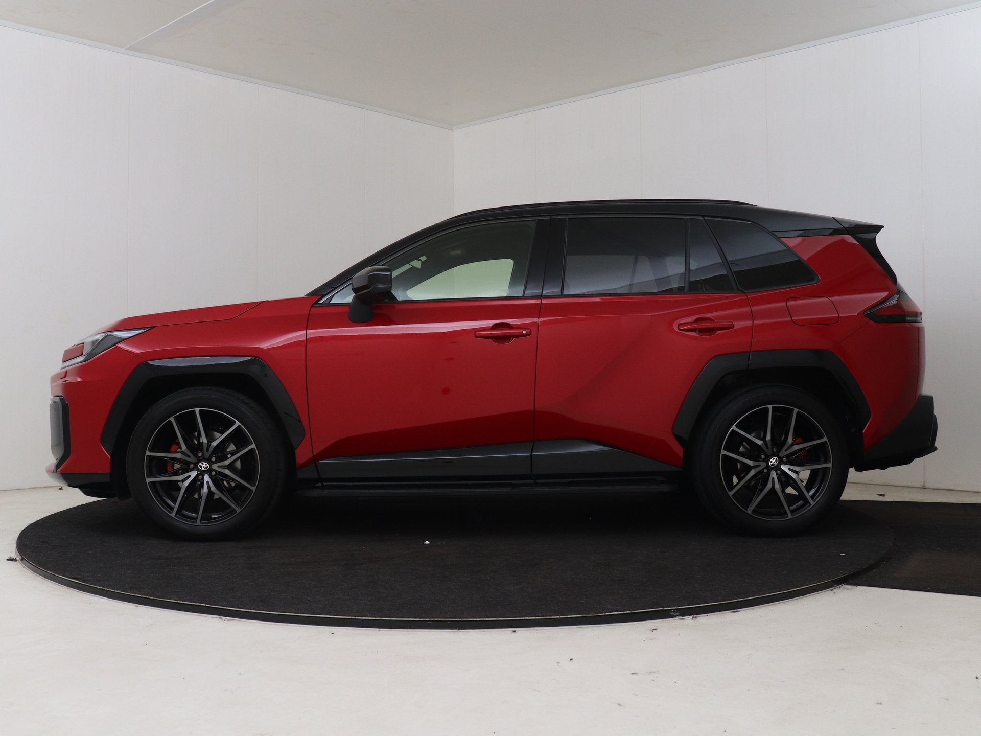 Toyota RAV4 2.5 Hybrid AWD 200 GR Sport | DIRECT LEVERBAAR |, Automaat, 12 maanden, Zwart, 4 cilinders