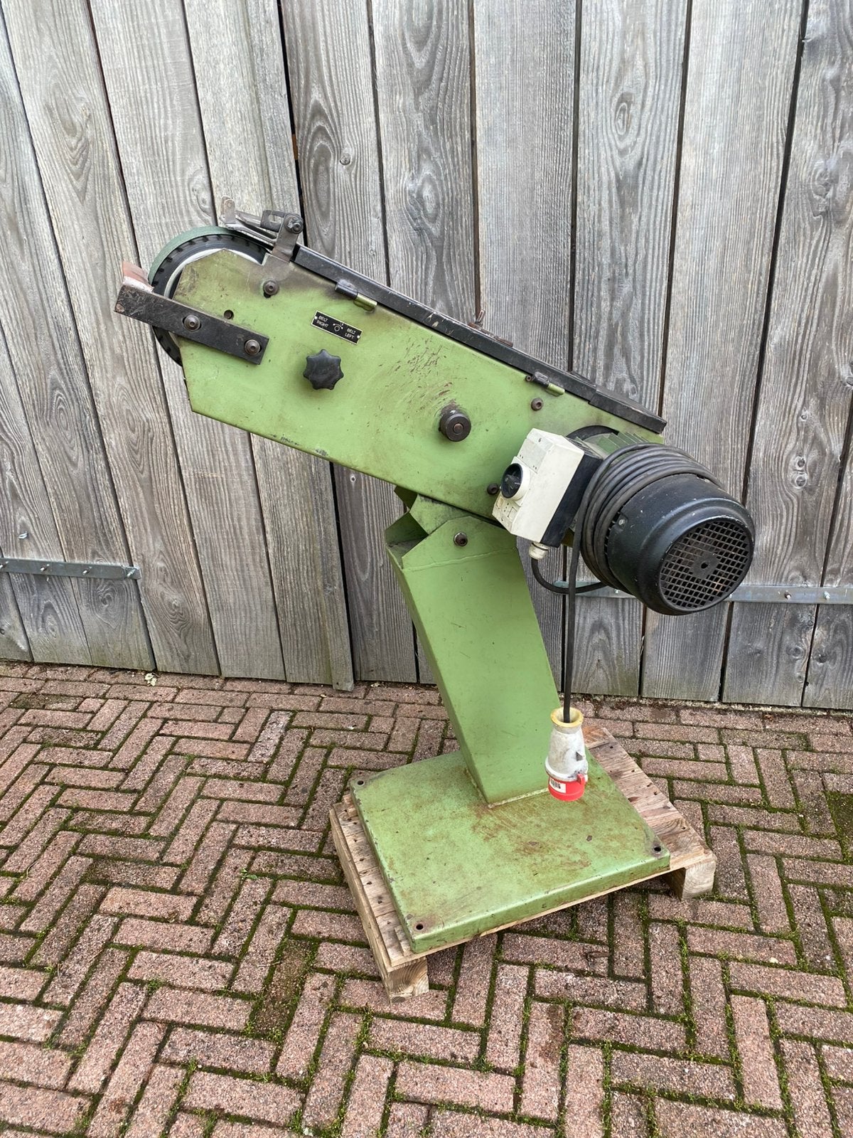 HM bandschuurmachine, Ophalen of Verzenden, Zo goed als nieuw, 600 tot 1200 watt, Bandschuurmachine
